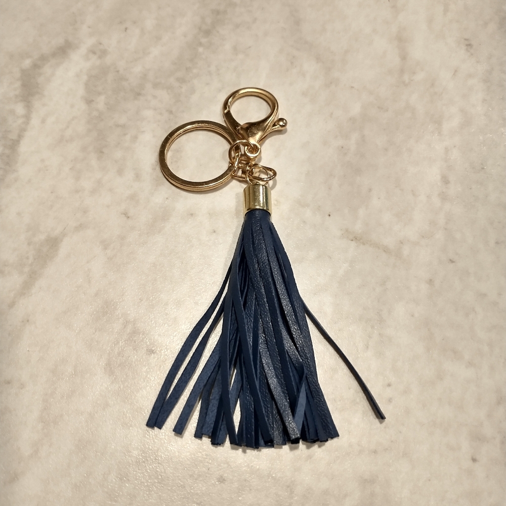 *SOLD* 3/$10 🛍️ Faux Leather Tassel Keychain - Picture 1 of 6